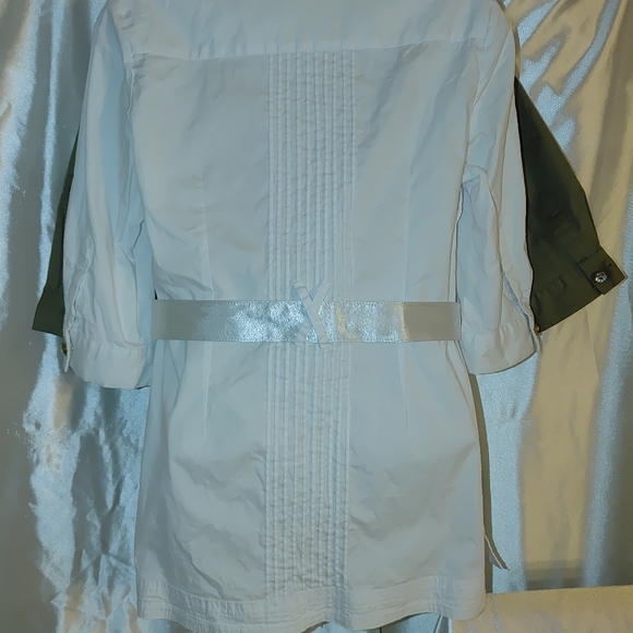 Beautiful NWOT $19 or 2/$32 button-down blouse with removable belt M - Picture 6 of 6
